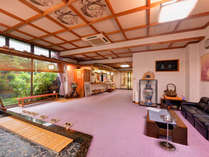 *ロビー/新潟の高瀬温泉街に佇む当館。素朴で温かみのある設えに心が和みます。