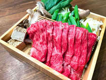 熟成させたお肉はとても柔らかく、和牛本来の凝縮された旨みが満たしてくれる「黒毛和牛すき焼き」