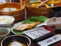 *【朝食】こだわりのお米、湯豆腐、カレイの干物など旅館ならでは和定食