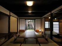 京都「河原町駅」徒歩7分。「祇園」へも徒歩圏内。最大8名。自炊に最適なキッチン。