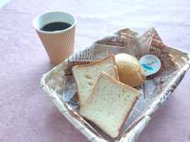 朝の軽食（パンとスープ）