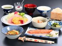 【朝食の一例】木島米と自家製野菜の和朝食をお召し上がりください
