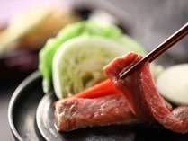 【夕食一例】蛇紋岩石焼プレートで、信州牛の美味しさを存分にお楽しみください。