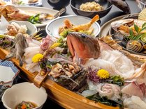 【夕食】瀬戸内地魚の活造り(舟盛り)を中心とした会席料理[来島鯛・あこう舟盛り＞