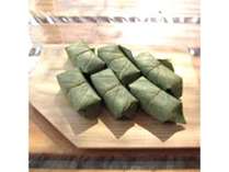 朝食用柿の葉で巻いた熟れ寿司。携帯可能。