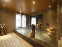 ◆男子大浴場内湯　アルカリ性単純温泉で関節痛、切り傷、肩こり、冷え性、くじきなどに効能があります。