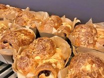 バンデホテル直営の34　BAKERY　＆　CAFEのパン一例。宿泊者限定割引特典もご用意（毎週月・火曜日は定休日）