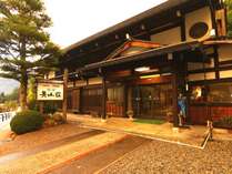 奥飛騨、新平湯温泉「美山荘」庭園露天風呂と古民家の風情をお楽しみください。