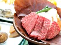 夕食ステーキコースの一例。ボリューム満点！ぶ厚い飛騨牛をお好みの焼き具合でご堪能ください。