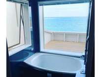 みやこぐさ　浴室　海側全面窓ガラスですので、海が東側なので、日の出を観ながらの朝風呂に入れます