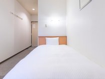 シングルルーム ※シンプルなお部屋で快適にお過ごし頂けます。