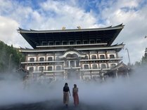 雲がかる越前大仏