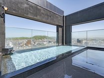 スカイスパ（男性) 14階 露天風呂から福山市内を一望できます。