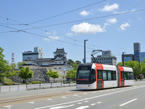 富山市の中心部を運行する路面電車「ポートラム」