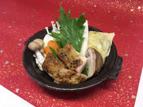 新発想！香ばしい焼き鳥を使用したお鍋です。一口前菜や揚げたて天ぷら付き。