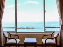■【眺望】全客室から一望できる日本海の景色を眺める、贅沢な時間をお過ごしください（全室禁煙）