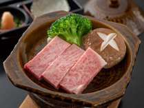 ■【ご夕食一例】山形牛の陶板焼き　※写真はイメージです。仕入れ状況により異なります。