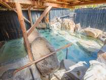 大浴場／露天風呂：高濃度アルカリ泉の湯