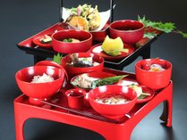 【食事】精進懐石膳の夕食一例。旬の素材を生かしたお料理をお楽しみください。　