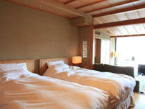和洋室、ベッドの一例（他にローベッドタイプもありますが、宿のおまかせとなります）