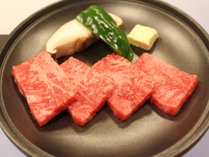 【熊野牛陶板焼き】和歌山県特産の熊野牛。陶板焼きでお楽しみ頂けます。