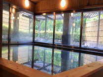 【大浴場(内風呂)】龍神産の木材を使用した内風呂