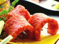 【夕食】熊本ブランド牛の《藤彩牛》の陶板焼きは、ほどよい霜降りのお肉は柔らかくとろける美味しさです。