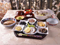 【ご夕食例】おばんざいは、ひと手間かけて、日替わりの4品をご用意！