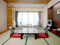 本館客室（一例）広々とした清潔感あふれる和室をご用意しております。