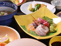 *お夕食一例/京都丹後で採れた食材を活かした旬の味覚が勢揃い。上品な味わいに心癒されるひと時を。