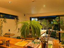・【食事】宮古島を中心に旬な食材を使用したジュースバー★グリーンがたくさんの癒しスポットです