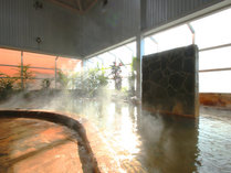 京町温泉の船室をお楽しみください。ゆっくりと浸かれる大浴場をご用意しています。