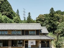 明治時代に建てられた築120年の古民家を、懐かしい佇まいを残しながらリノベーションしました。 写真