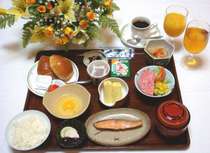 和食セルフスタイルのご朝食
