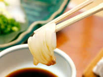 料理長厳選の温泉津名物新鮮で甘い食感の烏賊イカ素麺をどうぞご堪能下さいませ