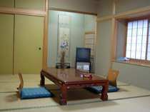 新館和室：202　12畳間少し広めのゆったりとした純和風のお部屋。