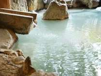 【大浴場／露天風呂】源泉はお肌に柔らかな「綿の湯」と「万代鉱」です。