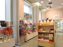 ◆≪売店≫24時間営業の売店では、各種お土産やお飲物などをご用意しています。