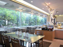 ◆≪プラシャンテ≫窓から差し込む日差しが心地よいレストラン