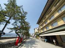 フェリー乗り場と厳島神社を結ぶ参道に面してホテルはあります♪