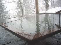 冬の貸切露天風呂「茜の湯」　
