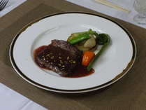肉料理　ルイ１４世のステーキ　仙台黒毛和牛　シャリアピン・ソース