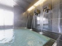 *大浴場/天然温泉“湯田温泉”は、その良質な湯を求め湯治客も多数。打たせ湯で日頃のコリを解しましょう。