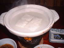 嬉野温泉名物・温泉湯豆腐です。