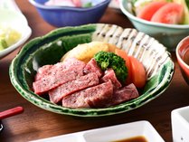 上質な脂と赤身から生まれるやわらかな食感と旨みが特徴である「上州牛」のステーキ