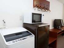全客室に、電子レンジ・中型冷蔵庫・乾燥機付き洗濯機完備！