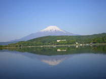 客室からの富士山と山中湖