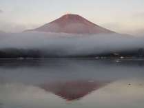 幻想的な朝の富士