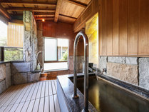 日本庭園を臨む　温泉露天風呂・半露天風呂付客室（全室温泉）露天風呂一例