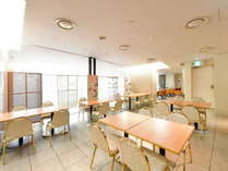 レストラン「京都銀ゆば」／店内は1階からの開放感のある吹き抜けとなっております